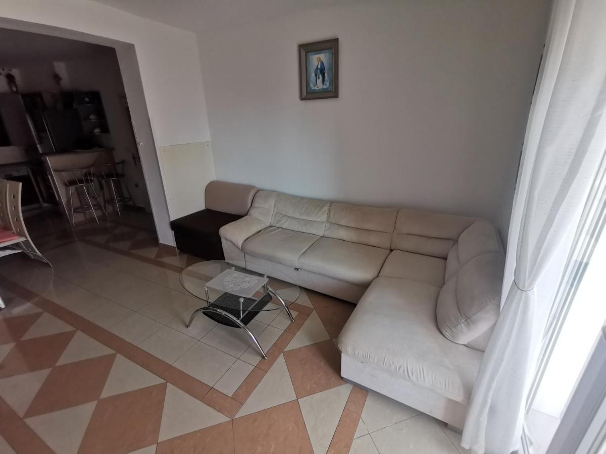 Toni Apartment